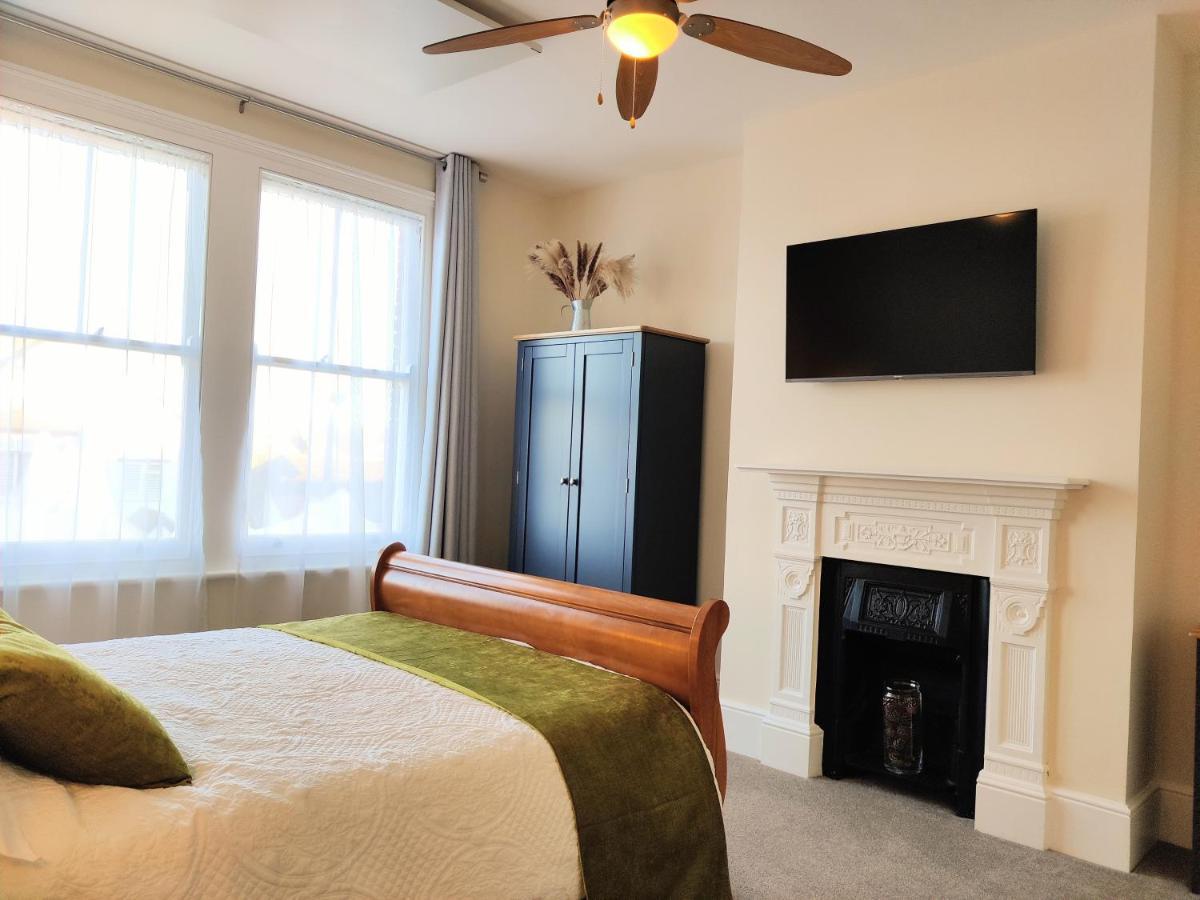 Escape To The Coast In A Luxurious Private Apartment 헌베이 외부 사진