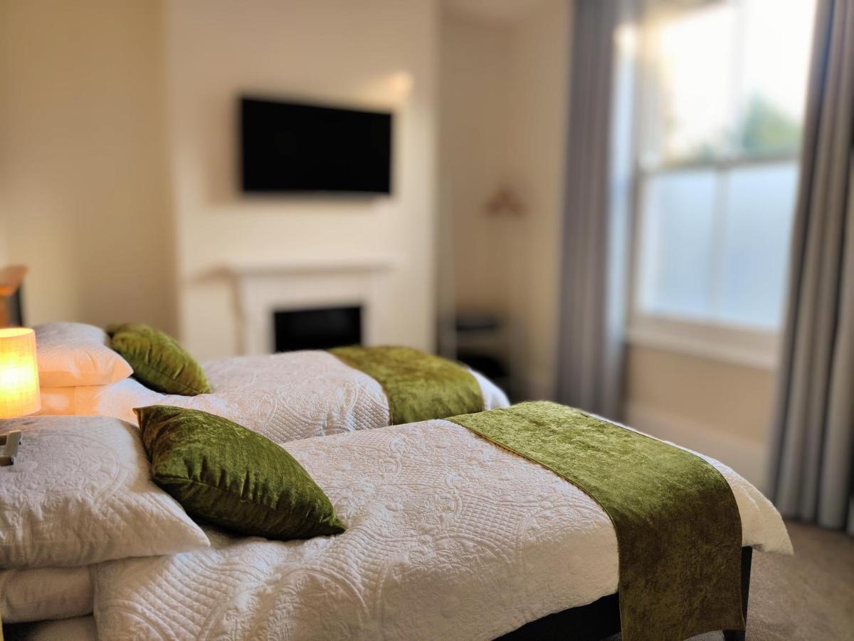 Escape To The Coast In A Luxurious Private Apartment 헌베이 외부 사진